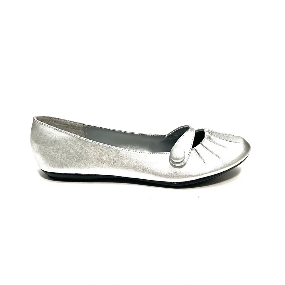 Vintage Y2K deadstock silver vegan leather Mary Jane flats